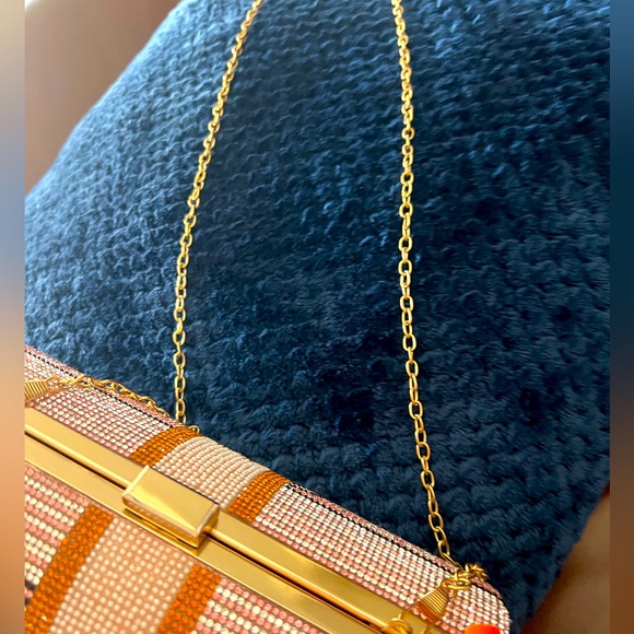 Fancy diverse purse or clutch. Wear it either way. EXCELLENT CONDITION - Picture 4 of 8